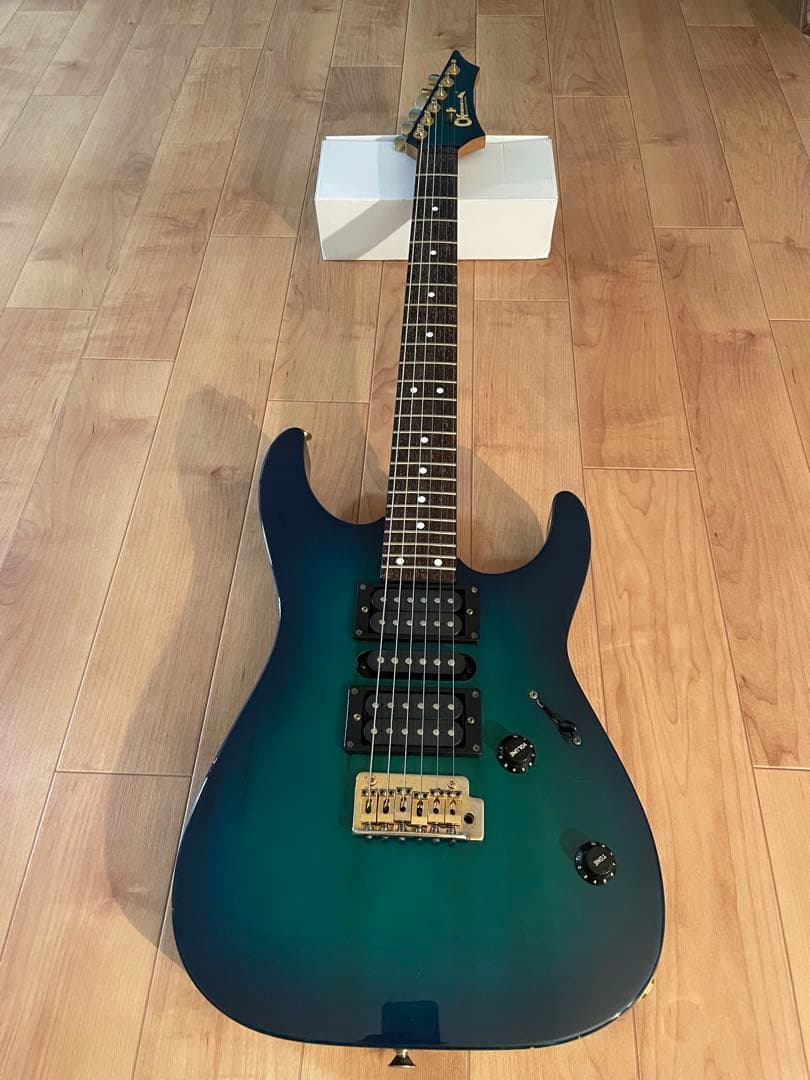 今だけ値下げ中【希少】CHARVEL エレキギター グラデーションブルーストラト
