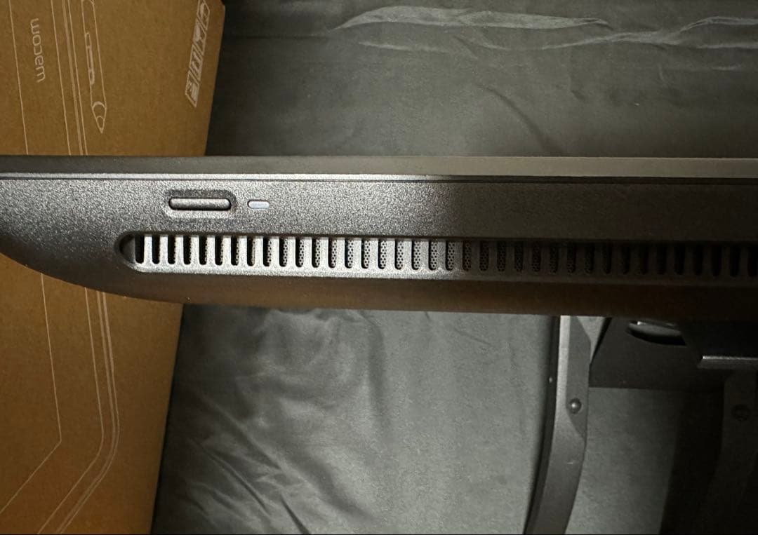 【美品・動作確認済】Wacom Cintiq 22 FHD箱付き1〜2日で発送！