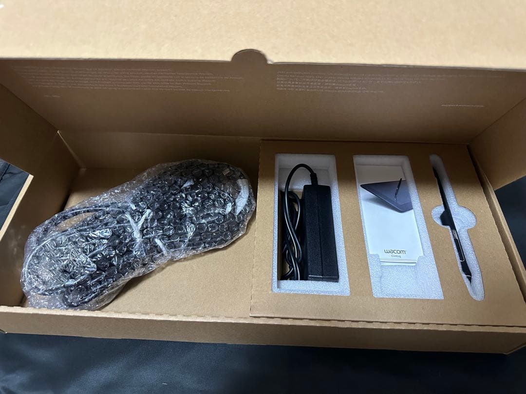 【美品・動作確認済】Wacom Cintiq 22 FHD箱付き1〜2日で発送！