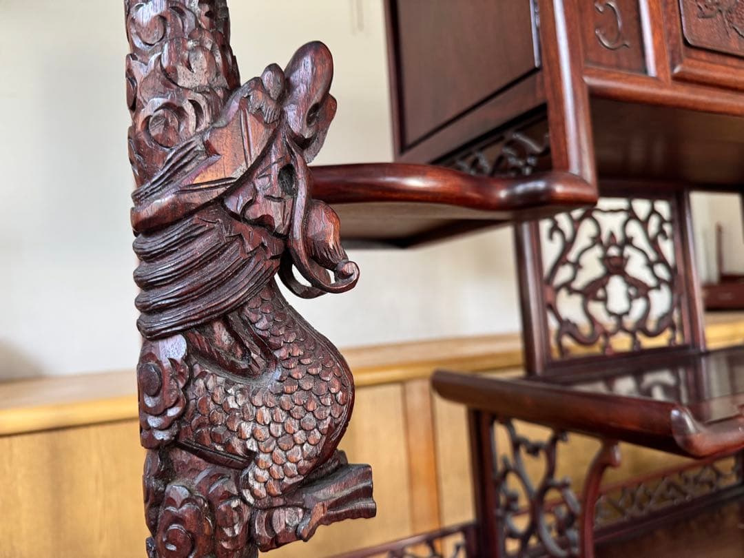高級 中華　龍彫刻 飾り棚 花梨材風 アンティーク家具