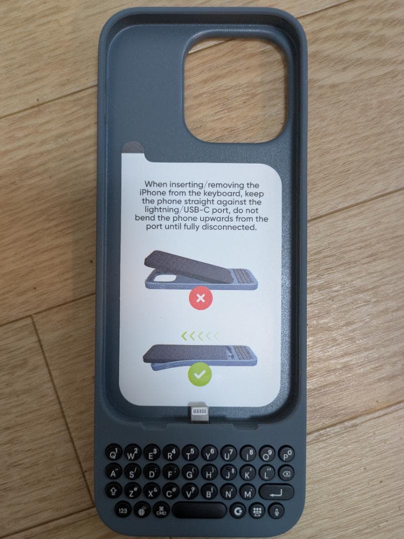 Clicks iPhone14Pro用キーボードケース