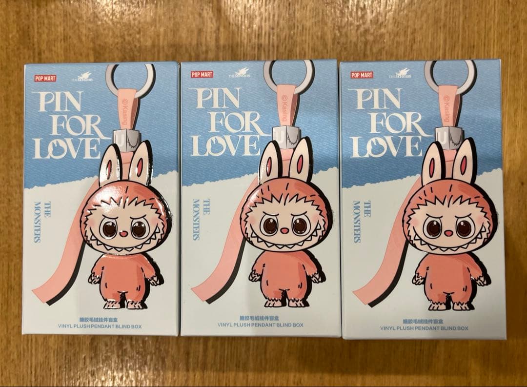 ラブブ　THE MONSTERS Pin For Love イニシャル