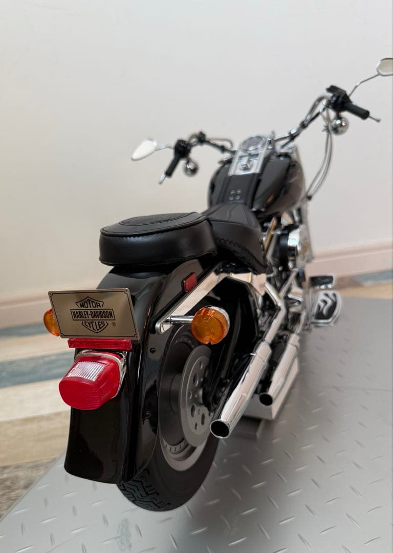 FLSTF FAT BOY レアなドール2体付き