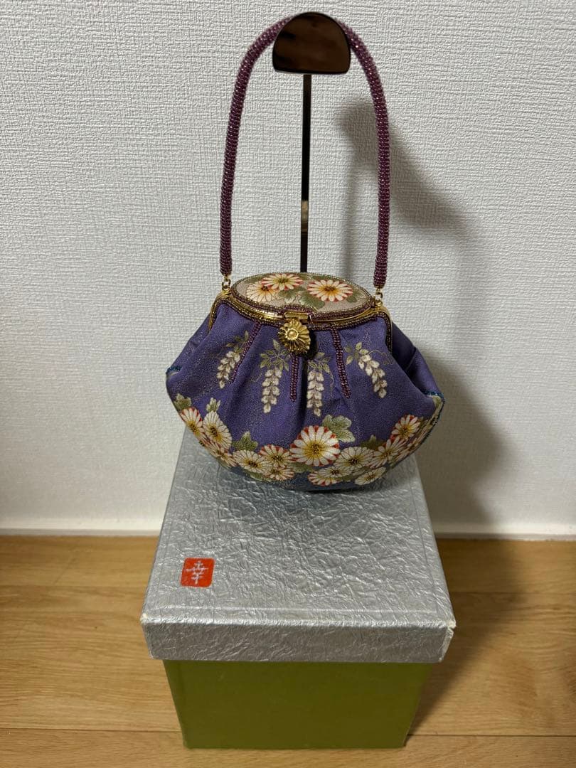 未使用品　花井幸子　パーティバック　美品　ビーズバッグ　がま口