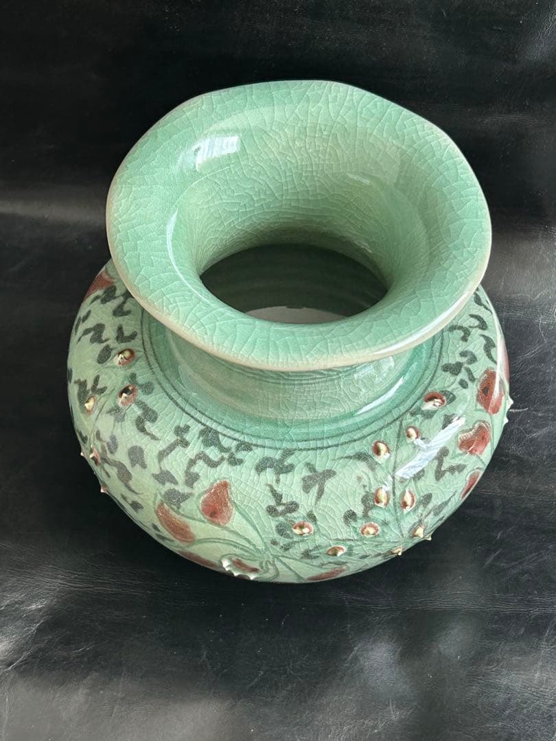 美しい古美術◾️蔵から、可憐な花が咲き誇るかなり超可愛い花瓶、壺が出て来ました。