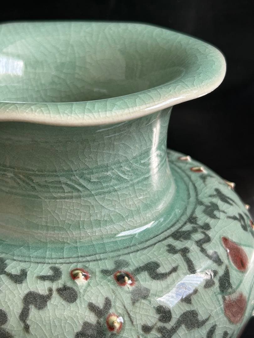 美しい古美術◾️蔵から、可憐な花が咲き誇るかなり超可愛い花瓶、壺が出て来ました。