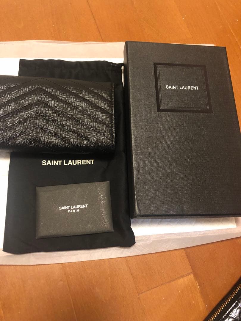 極美品未使用に近い　イブサンローラン 長財布