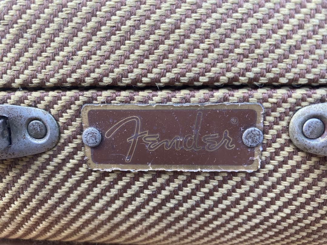 fender フェンダー　エレキベース　ハードケース　　ビンテージ　中古品