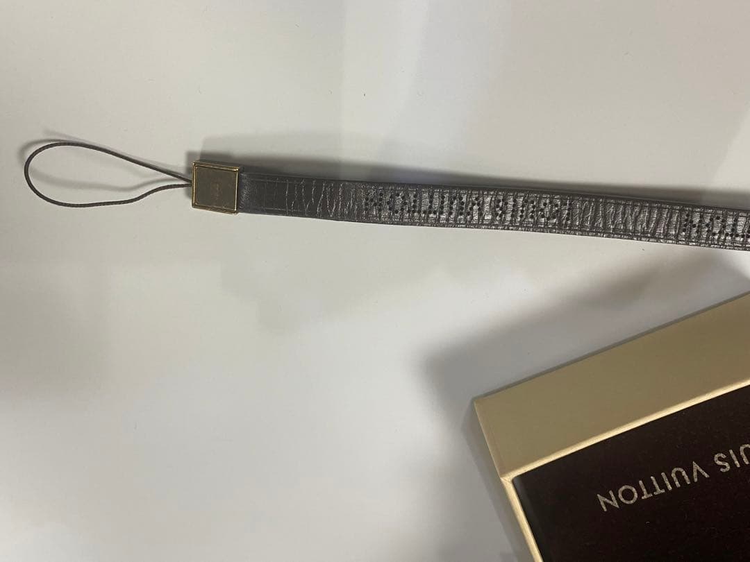 68【美品】ルイヴィトン パンチングレザー ネックストラップ 携帯ストラップ