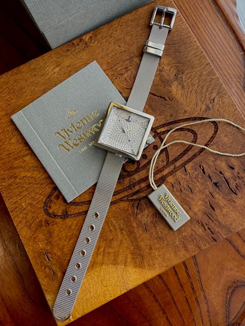 お箱付VivienneWestwood オーブ/クリスタルキューブウォッチ