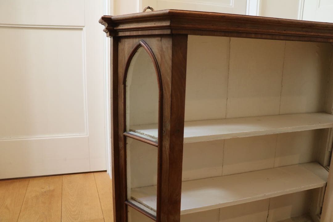 krank アーチ型ガラス扉キャビネット