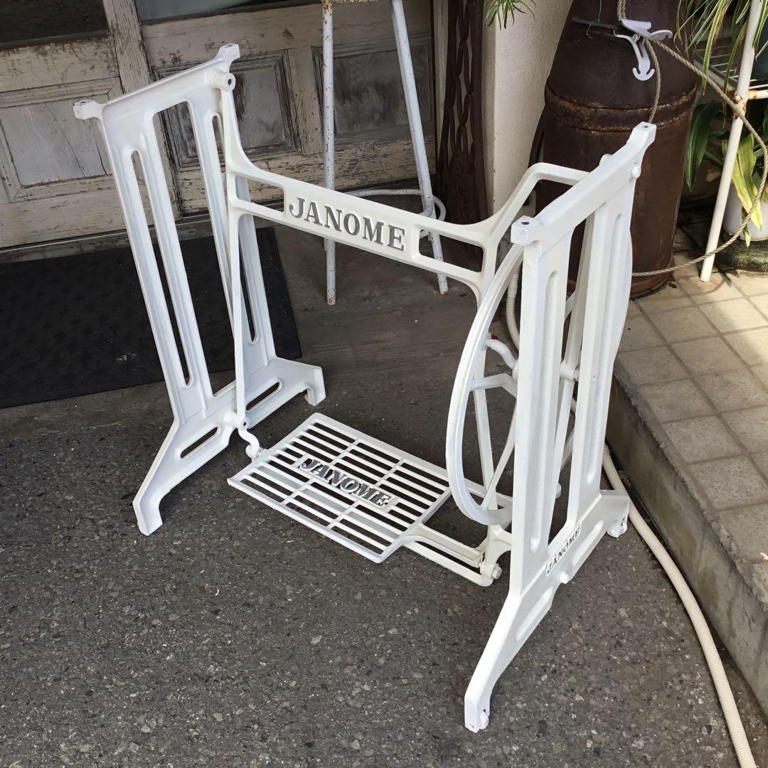 ジャノメ職業用足踏みミシン鉄脚　大型　 テーブルに！