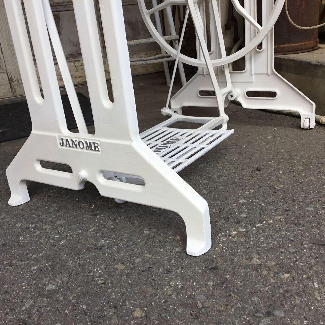ジャノメ職業用足踏みミシン鉄脚　大型　 テーブルに！