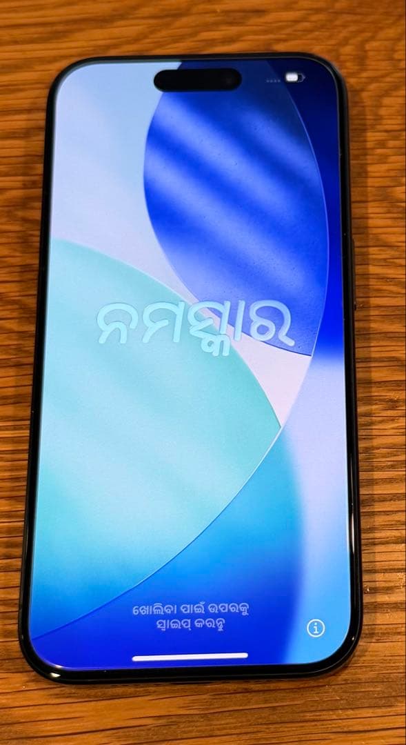 Apple iPhone 15 Pro ブラックチタニウム 本体