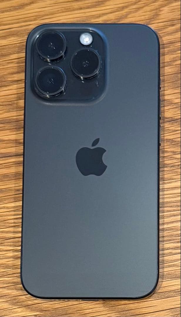 Apple iPhone 15 Pro ブラックチタニウム 本体