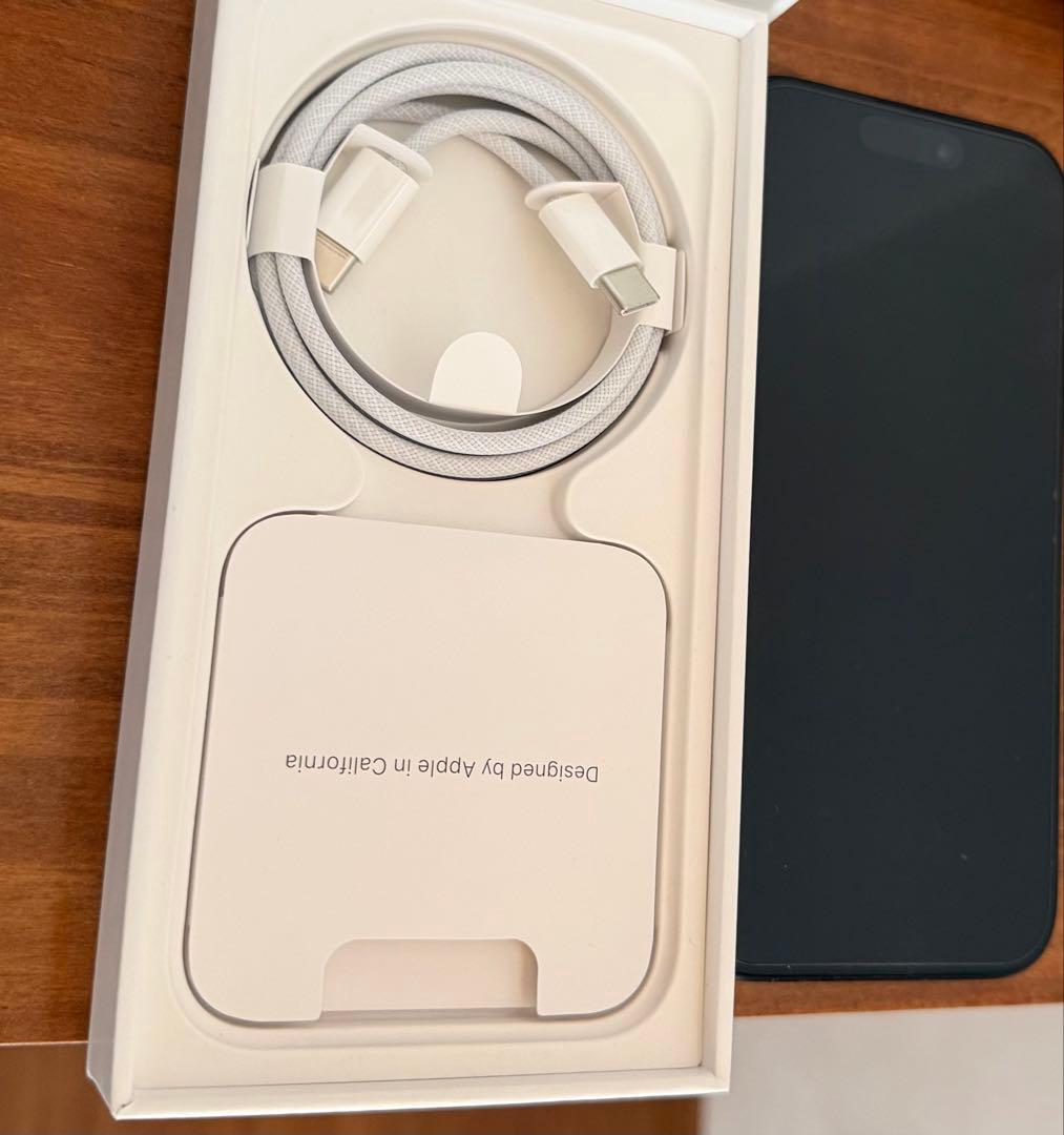 Apple iPhone 15 Pro ブラックチタニウム 本体