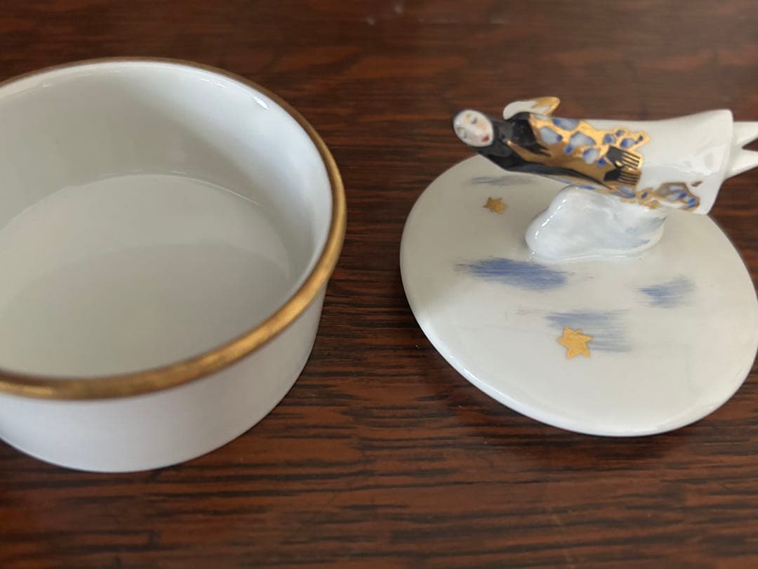 マイセン　陶器 蓋付きボックス 女性フィギュア