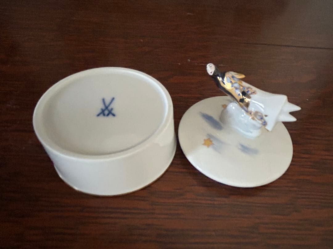 マイセン　陶器 蓋付きボックス 女性フィギュア