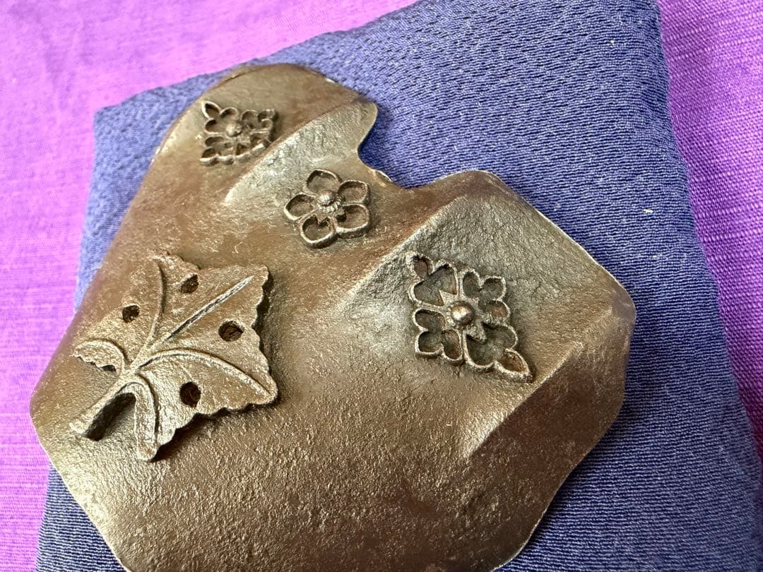 珍品　甲冑師？鉄打出し　茶合　花菱紋　武家好み（日本刀装具目貫煎茶道茶托茶杓明珍