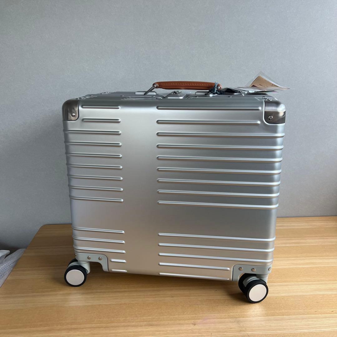 【新品未使用】イノベーター innovator アルミスーツケース42L