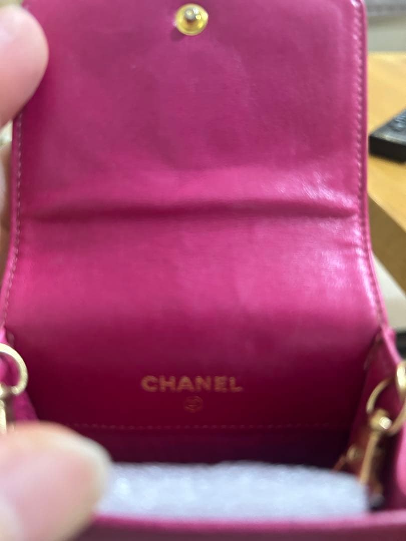 CHANEL ピンク レザー スマホケース