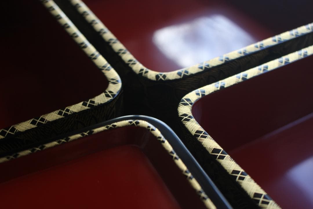 デッドストック！上質内朱黒漆に極上菊詰沈金の映える輪島塗三段重（検重箱お重