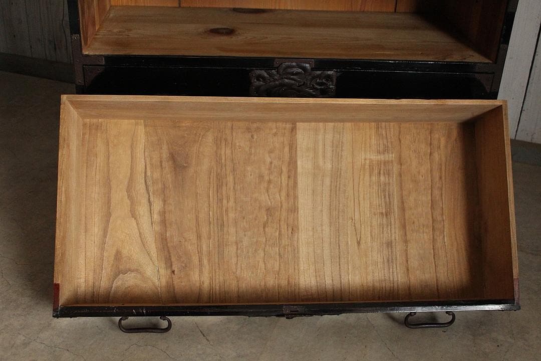 綺麗な打ち出し金具庄内箪笥　3段　タンス　収納　古家具　古民家　時代家具