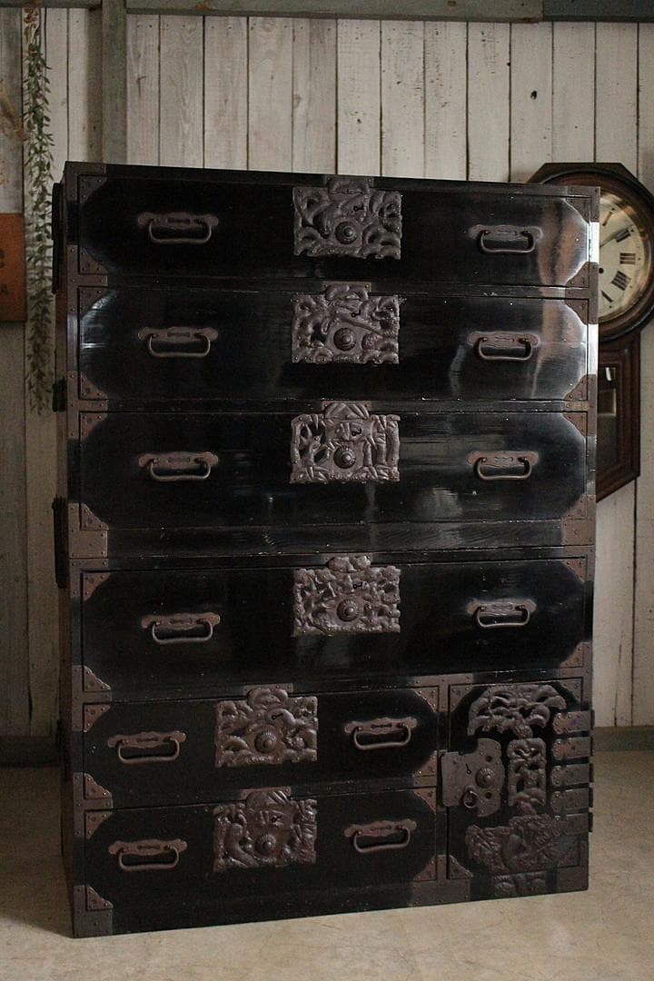 綺麗な打ち出し金具庄内箪笥　3段　タンス　収納　古家具　古民家　時代家具