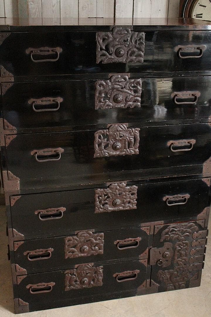 綺麗な打ち出し金具庄内箪笥　3段　タンス　収納　古家具　古民家　時代家具