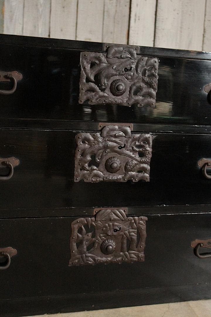 綺麗な打ち出し金具庄内箪笥　3段　タンス　収納　古家具　古民家　時代家具