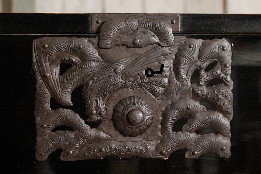 綺麗な打ち出し金具庄内箪笥　3段　タンス　収納　古家具　古民家　時代家具