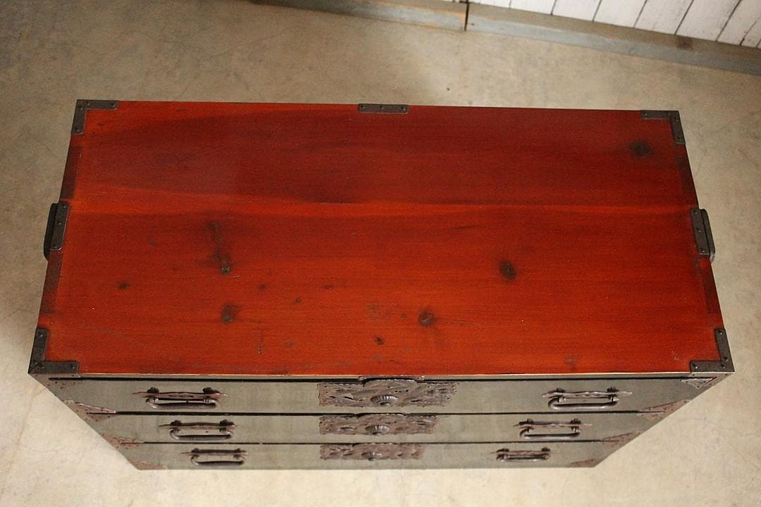 綺麗な打ち出し金具庄内箪笥　3段　タンス　収納　古家具　古民家　時代家具