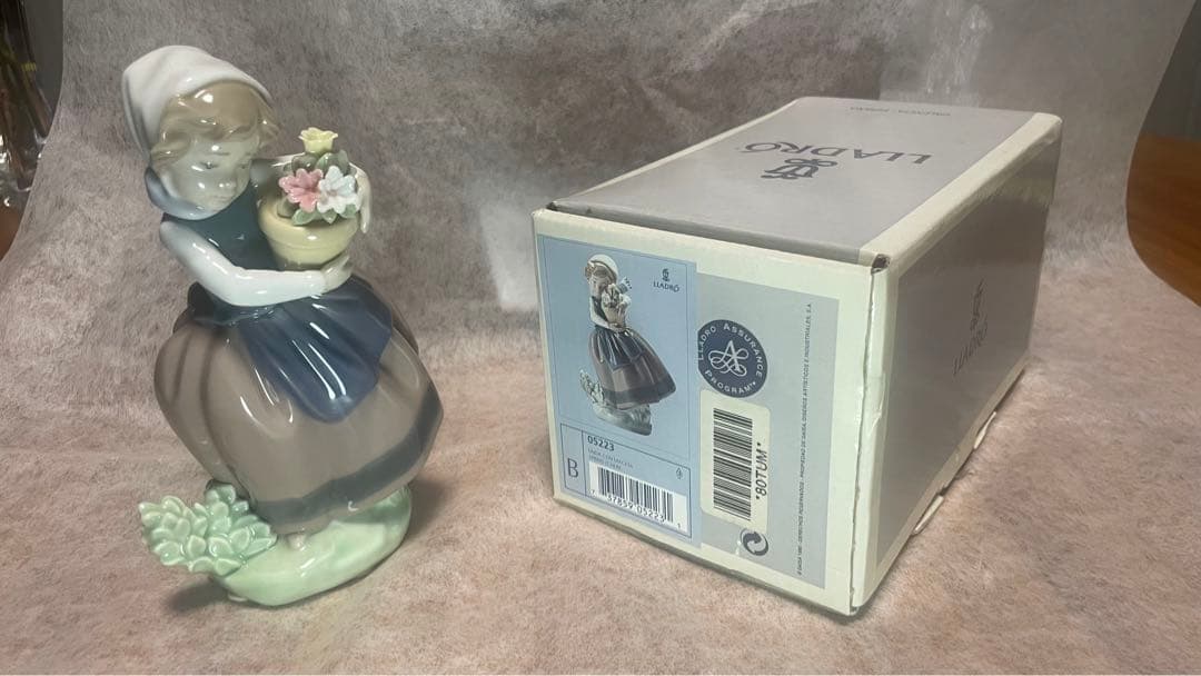 リヤドロ　LLADRO 少女と花　“Spring is Here” 春が来た