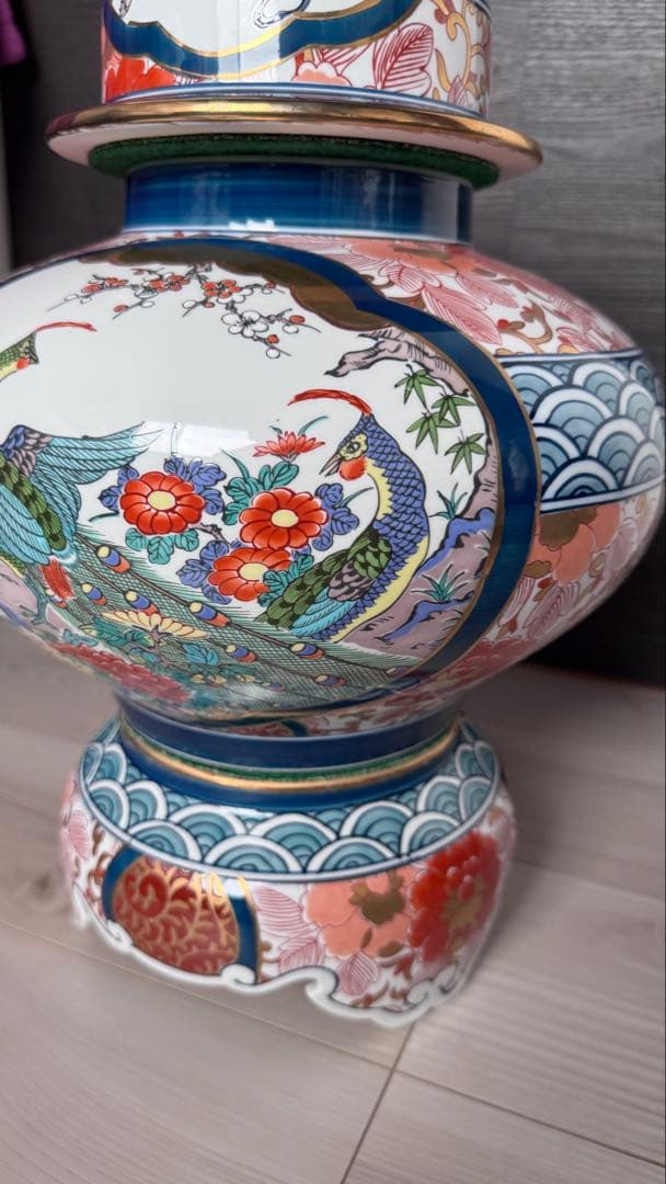 有田焼 勝右衛門作 染錦 金彩色絵花鳥紋 沈香壷　飾壺