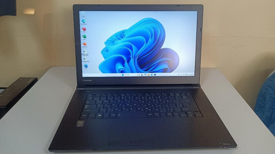 ノートパソコンTOSHIBA第五世代Core i5 SSD256G メモリ16G