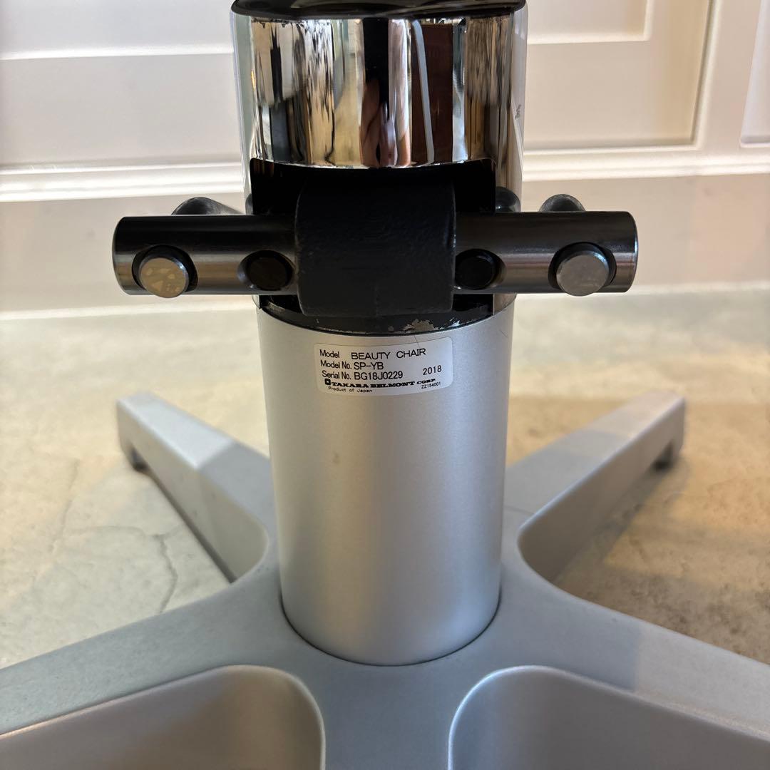 タカラベルモント　Lim 01 スタイリングチェア