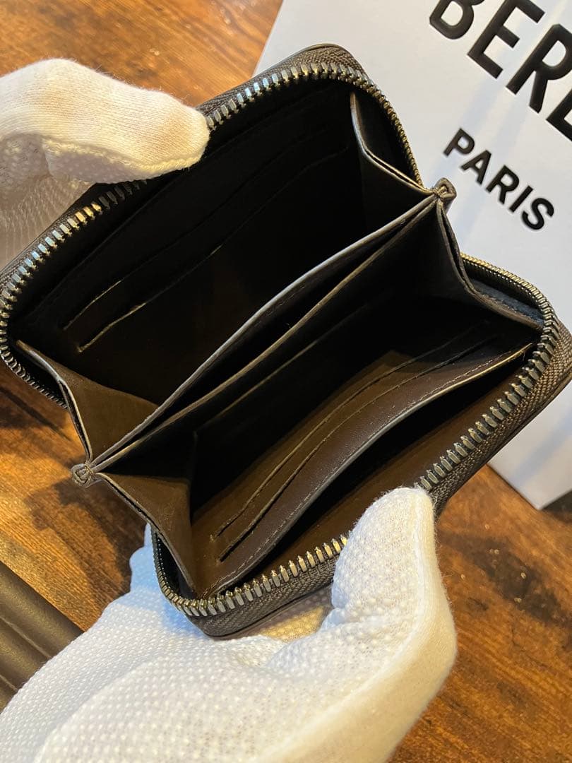 BERLUTI ブラウンミニ財布 手書き風デザイン