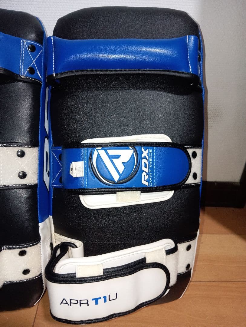RDX アールディーエックス APR T1U キックミット 黒/青