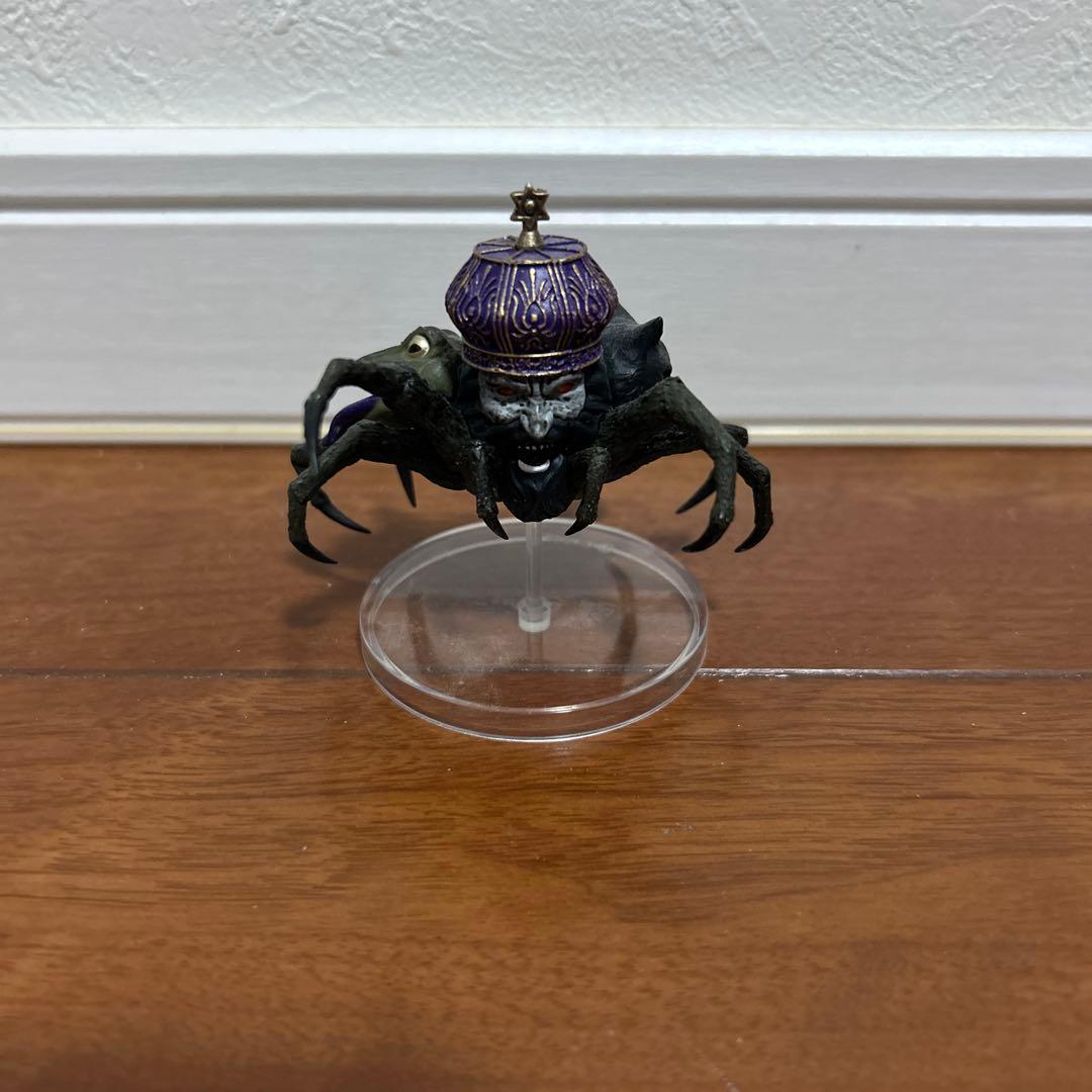 クモ型フィギュア 黒・紫 装飾帽子付き
