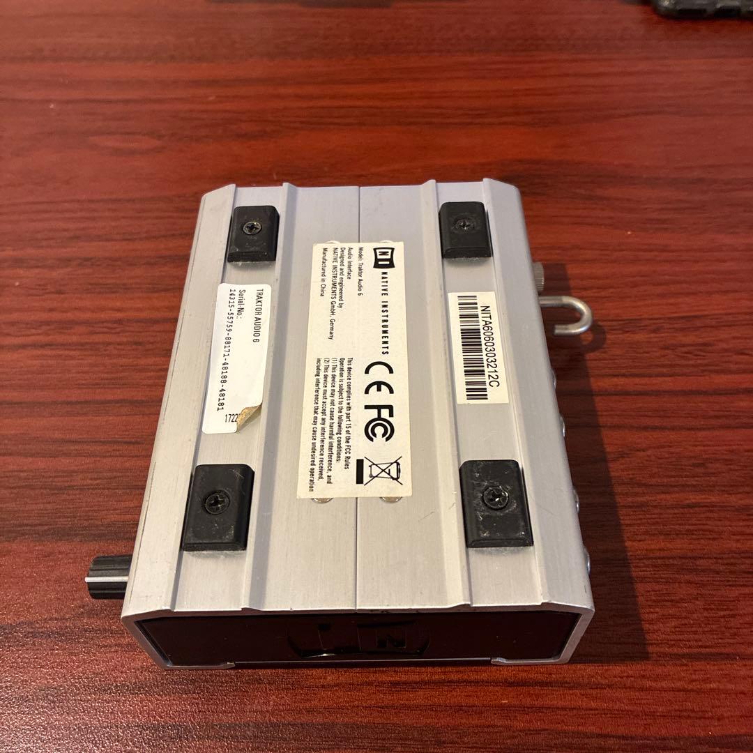 TRAKTOR AUDIO 6 DJオーディオインターフェース