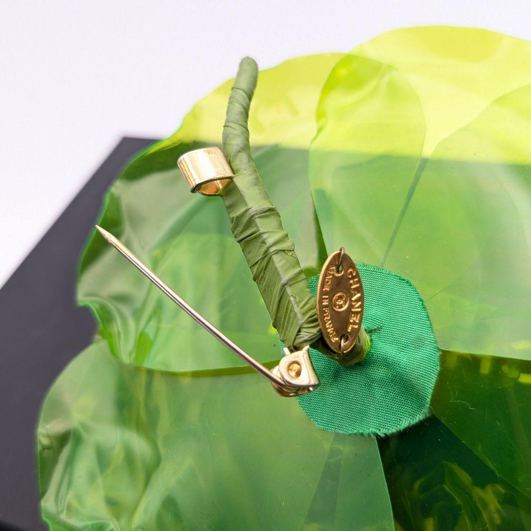 シャネル CHANEL カメリア プラスチック ブローチ コサージュ 箱付