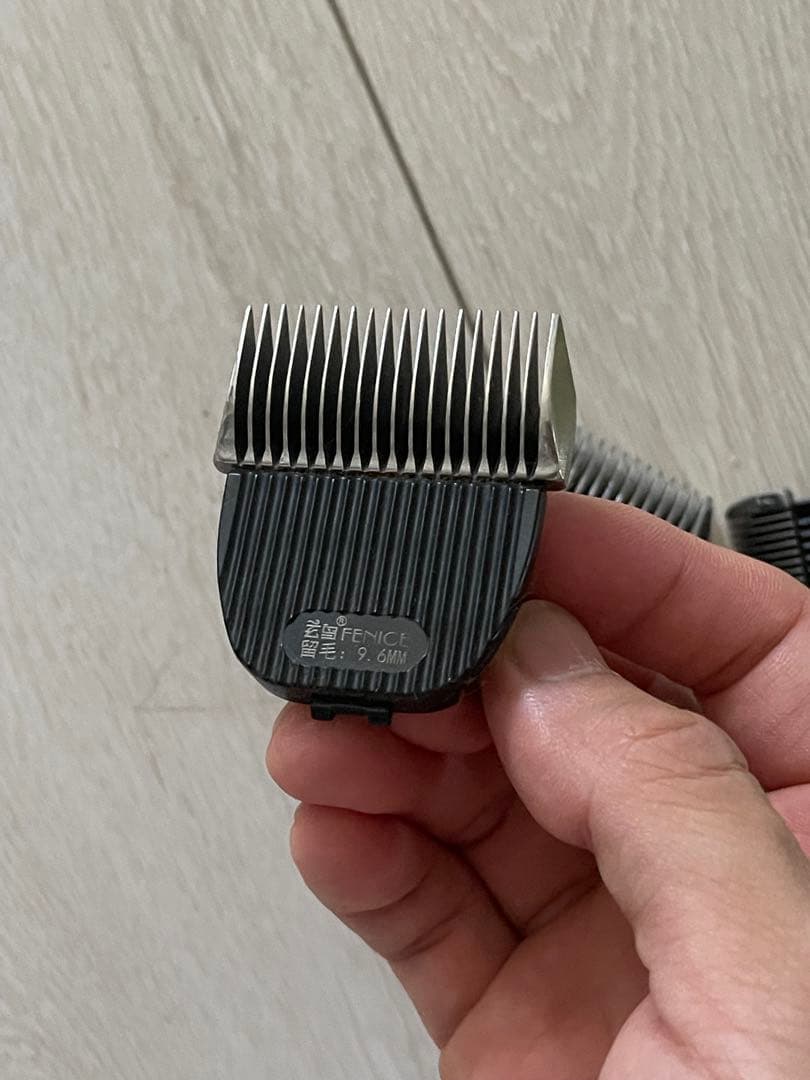 高品質充電式回転速度調節付き　動物用バリカン 厚手ステンレス