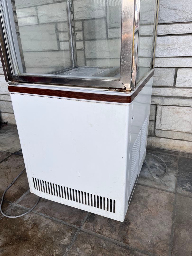 4面ガラスショーケース　ガラス扉冷蔵庫 ホワイト 2段棚　レトロ