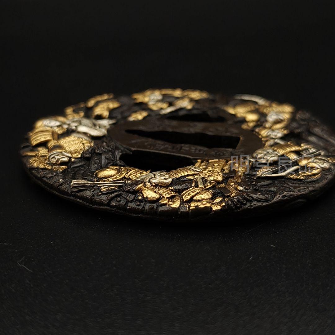 日本刀装具　刀鍔　合戦の図　銅地　細工　金銀メッキ　刀剣美術　武道具