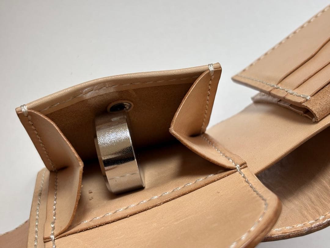 ヌメ革　二つ折り財布　カード収納11枚　レザーカービング　ハンドメイド