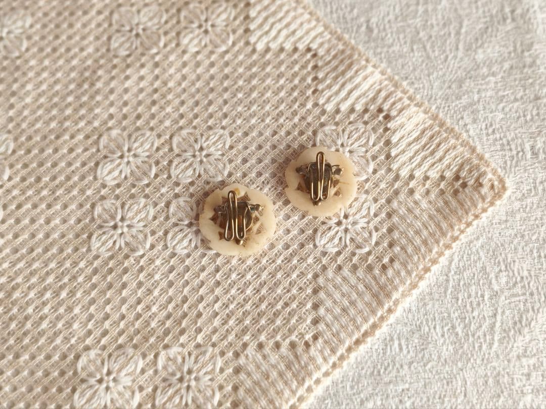 【✳︎toto✳︎さま】vintage ✵ 彫りのお花クリップ * イヤリング