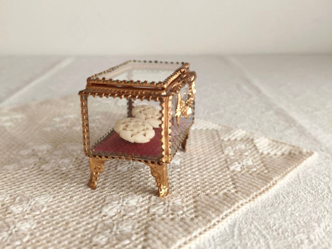 【✳︎toto✳︎さま】vintage ✵ 彫りのお花クリップ * イヤリング