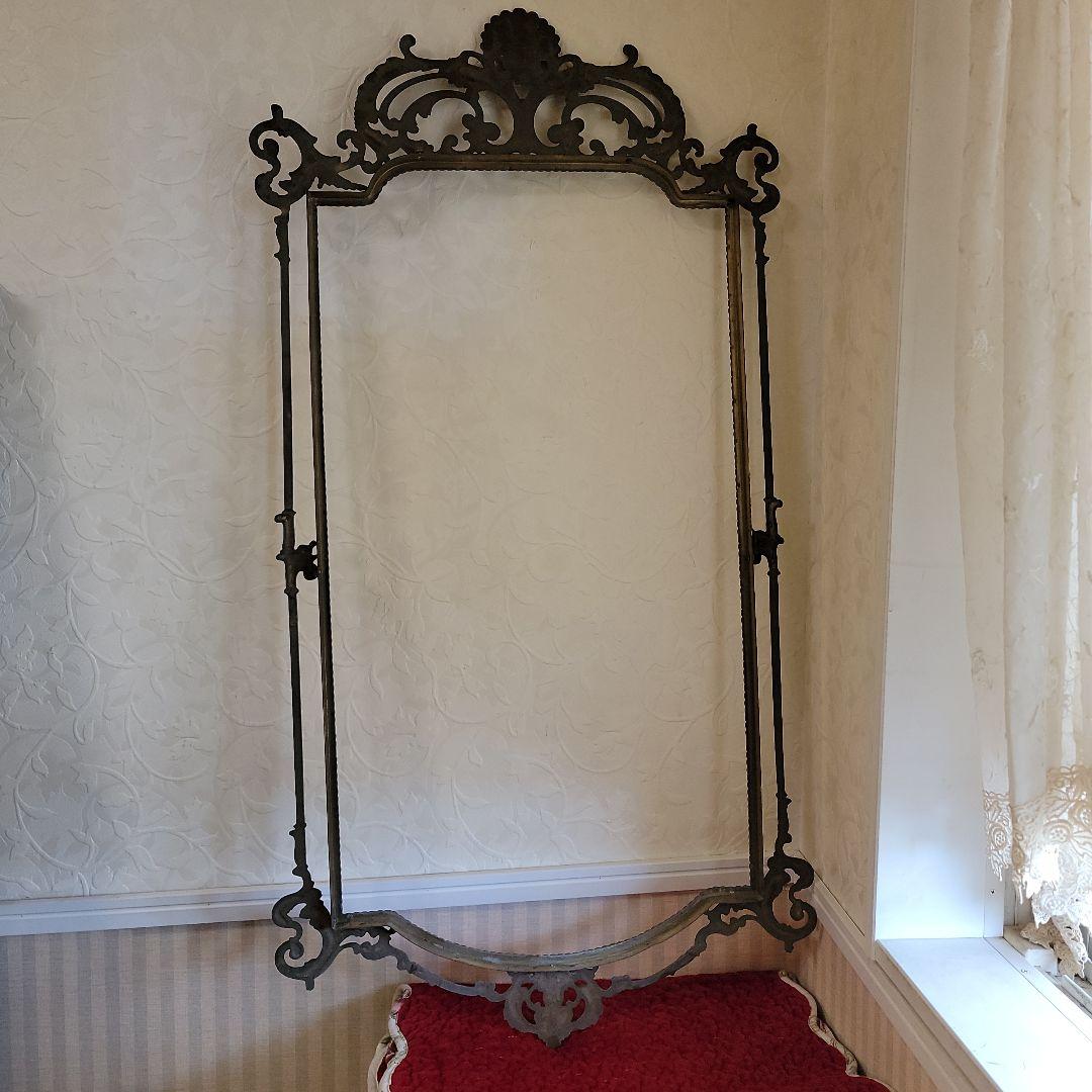 真鍮のアンティークフレーム　大型　イタリア製　フレームのみ　什器　ヴィンテージ