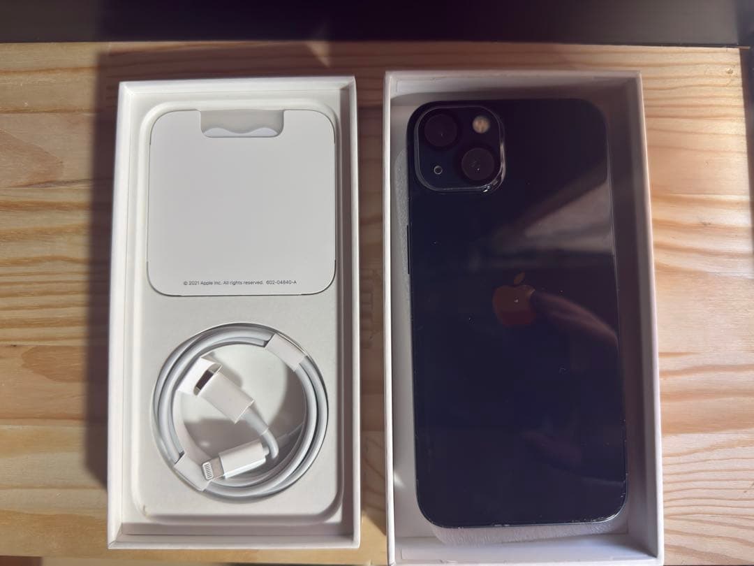 iPhone 13本体、ケース付き