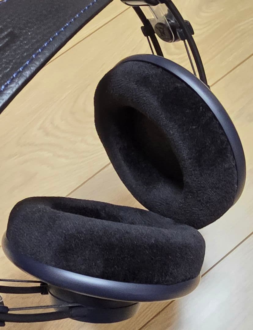 AKG K702 開放型ヘッドホン✨️交換用新品イヤーパッド付✨️